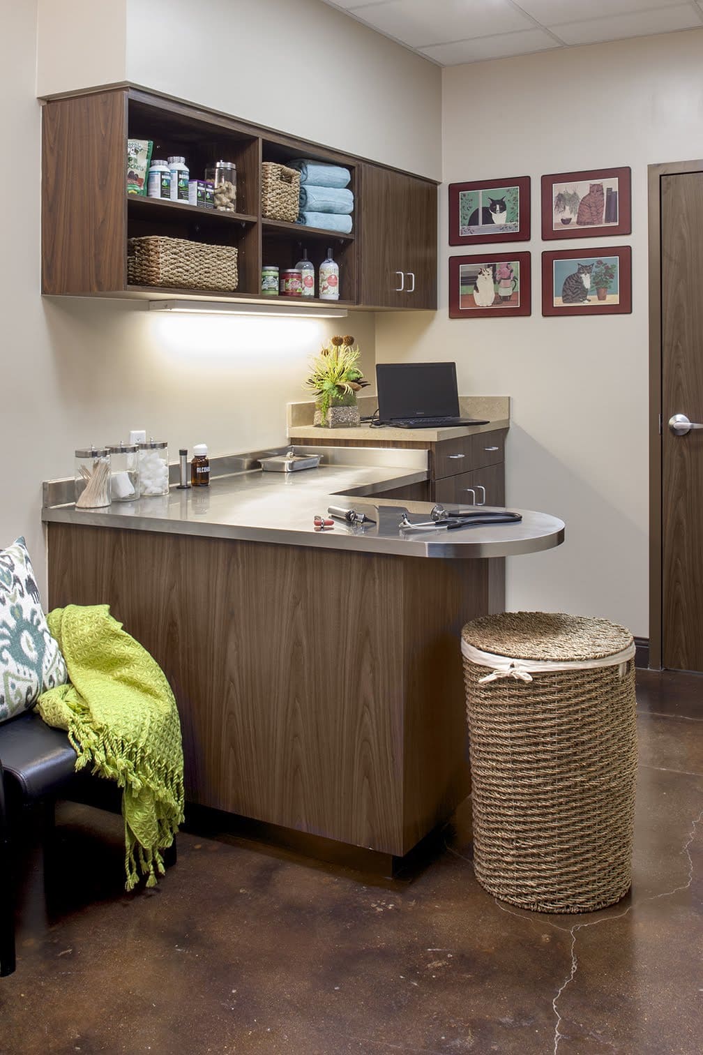 Veterinary Clinic with custom millwork and cabinetry by Kaemark